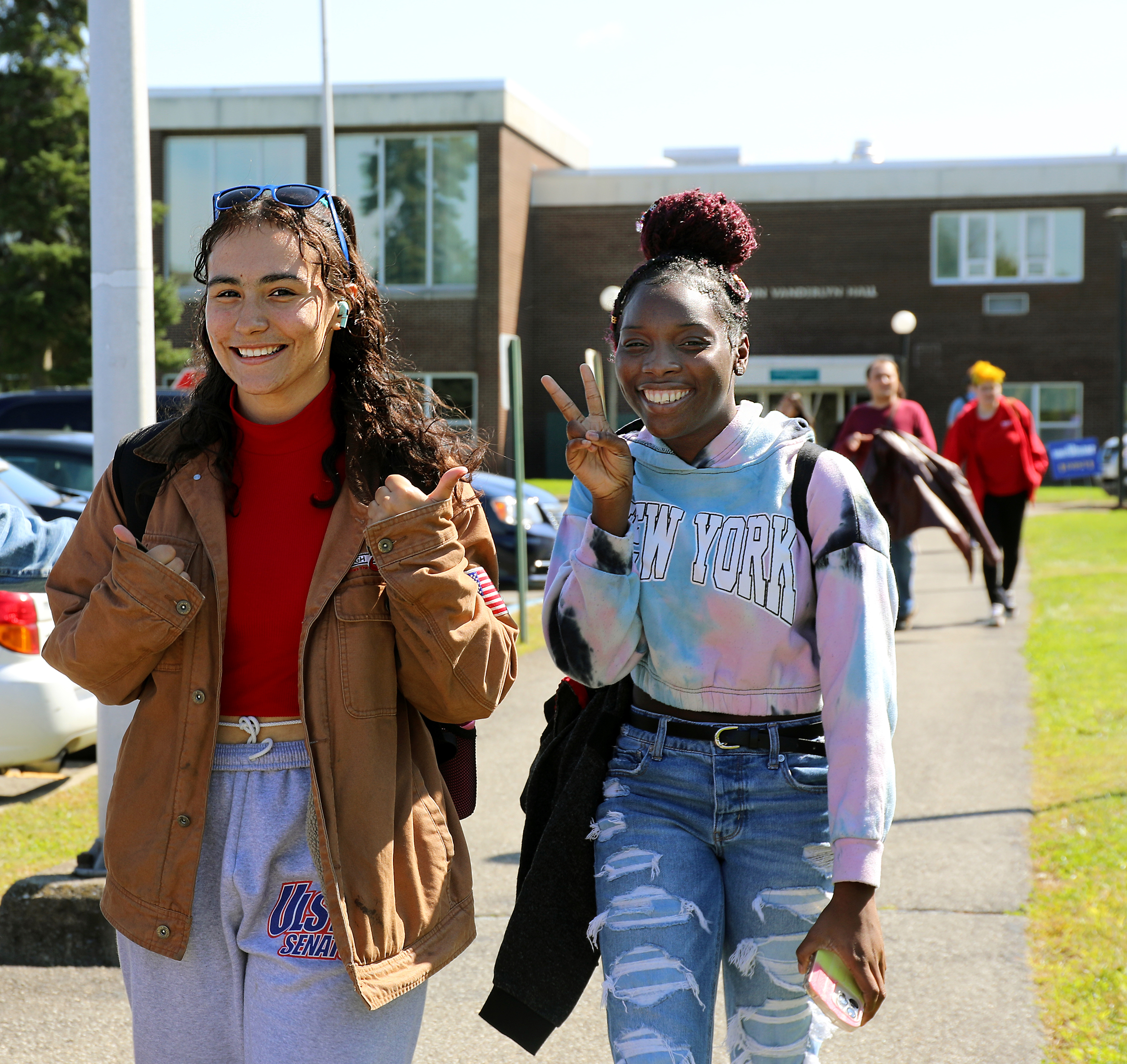 happy students on SUNY Ulster campus